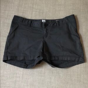 Gap maternity shorts